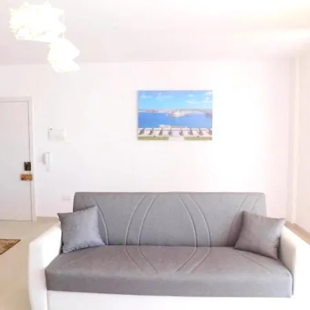 Bright With Sea View In - 120 Sqm Għajnsielem