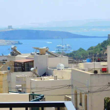 Bright With Sea View In - 120 Sqm Apartment Għajnsielem