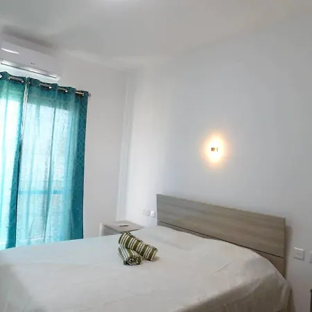 Apartment Bright With Sea View In - 120 Sqm Ghajnsielem