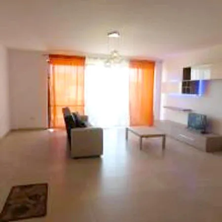Lejlighed Bright With Sea View In - 120 Sqm Għajnsielem