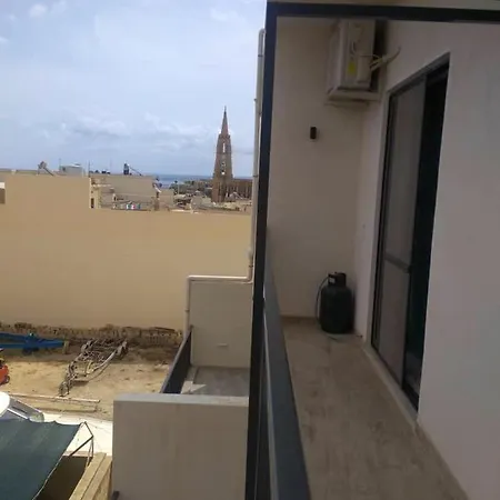 Apartment Bright With Sea View In - 120 Sqm Ghajnsielem