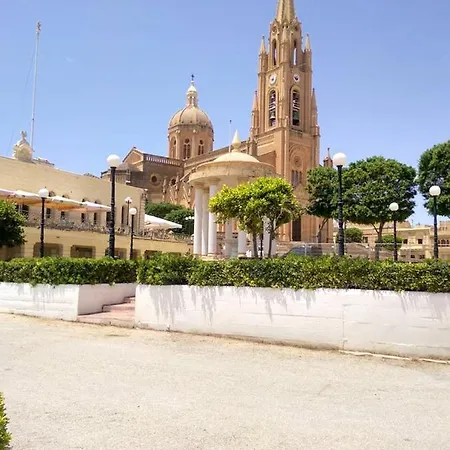 Bright With Sea View In - 120 Sqm Għajnsielem
