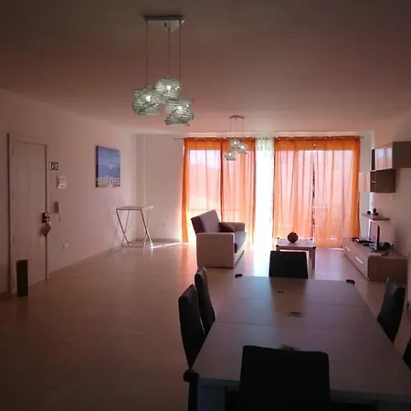 Bright With Sea View In - 120 Sqm Lejlighed *